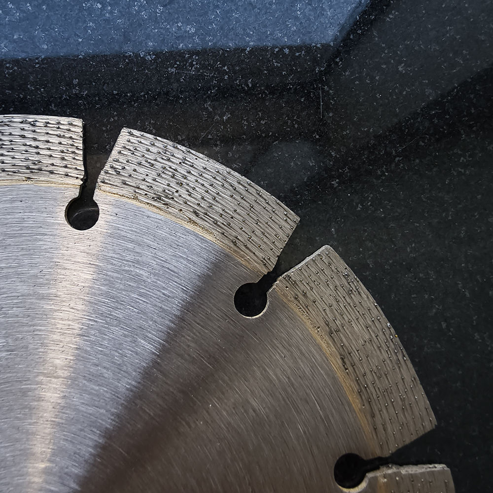 Faster More Stable Less Chipping Hot-Pressed Arix Segment 105-230mm for Hard Volcanic Rock Basalt Andesite Concrete Saw Blade